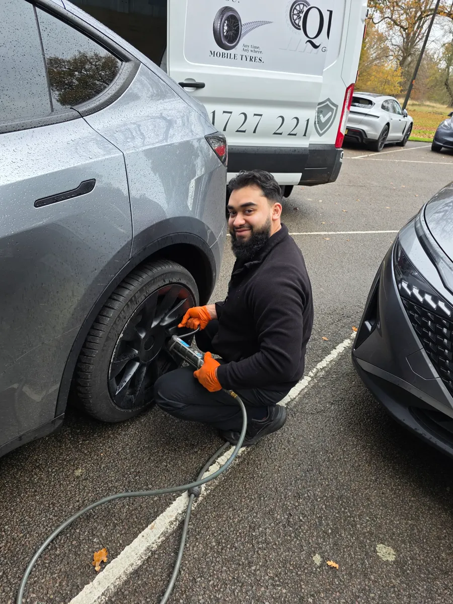 Andy's photo of a QuickGrip technician fitting his wheel