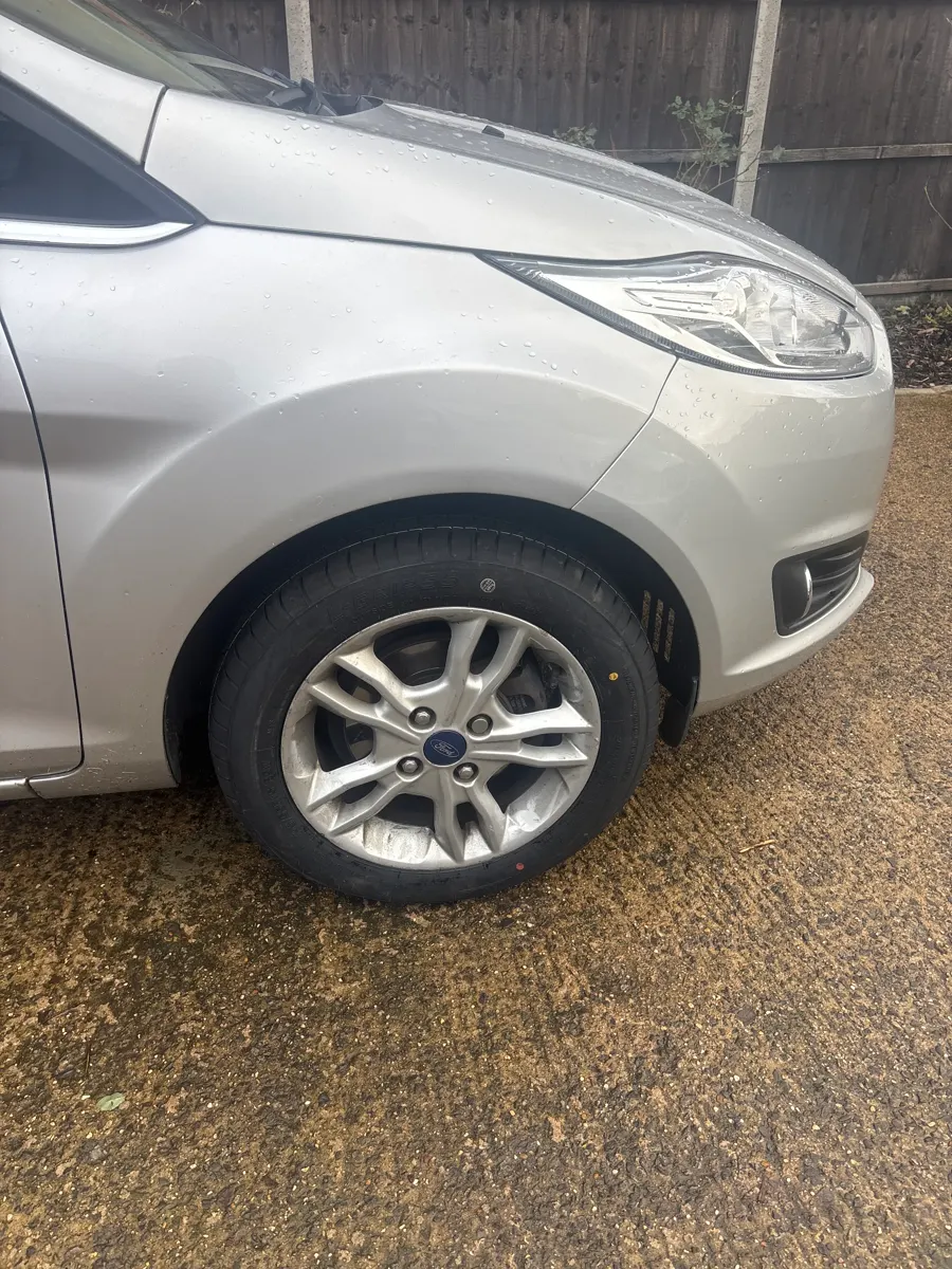 Leila's photo of her car after the tyre replacement